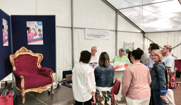 Messefoto, innen Stände der Aussteller